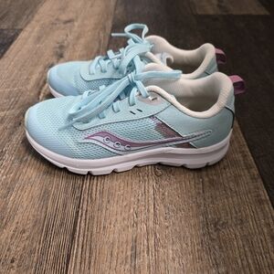 Girls Saucony Axon 3 Tennis Shoes